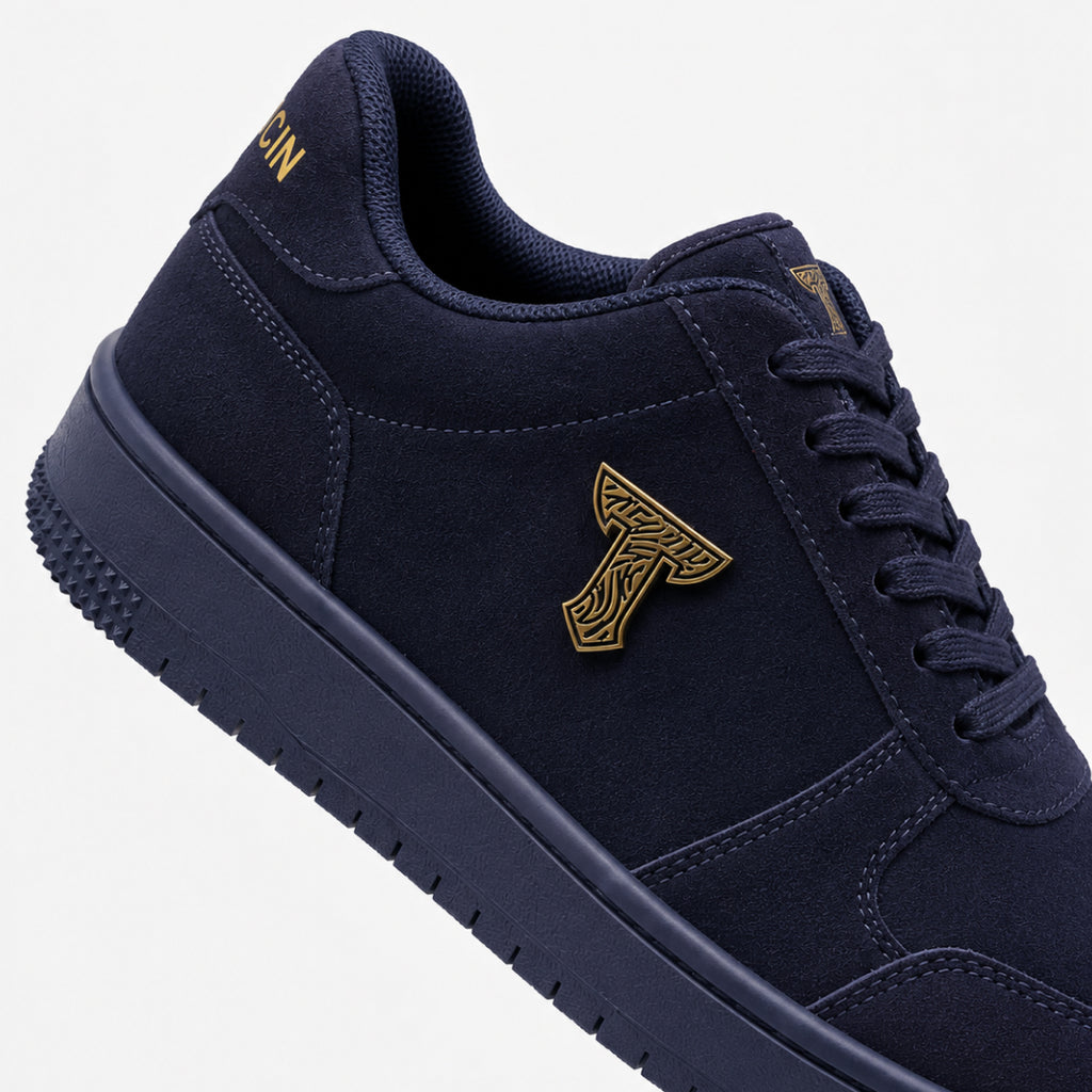 Frost Wolf — Deep Navy & Cream White