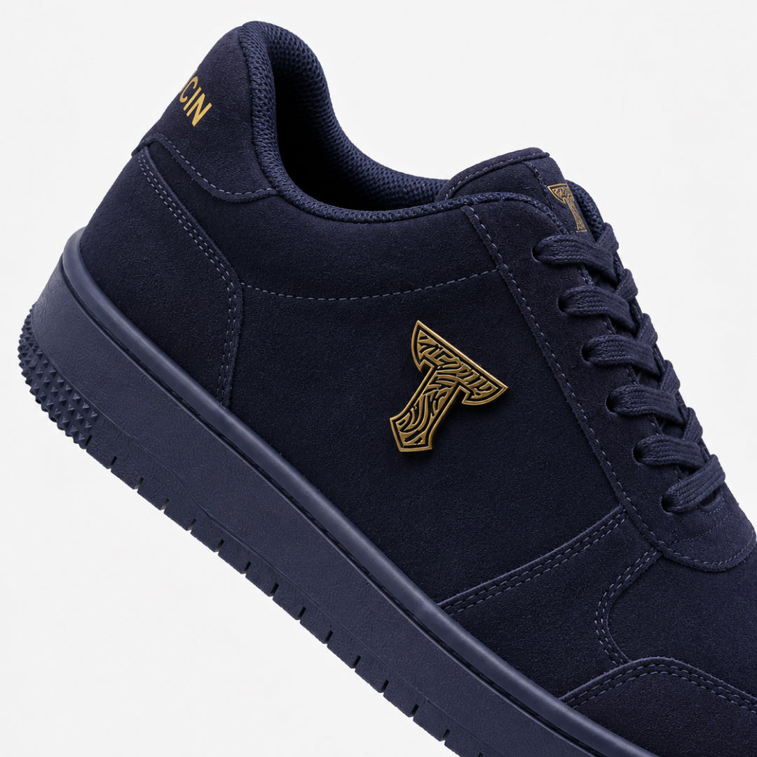 Frost Wolf — Deep Navy & Cream White